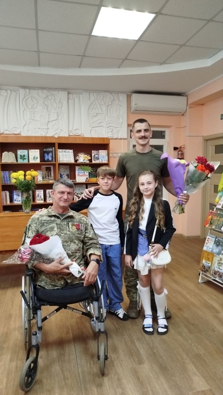 Як говорити з дітьми про війну, памʼять, українську ідентичність? Як пояснювати, за що сьогодні бореться Україна? І яку роль у цій розмові можуть мати ветерани?